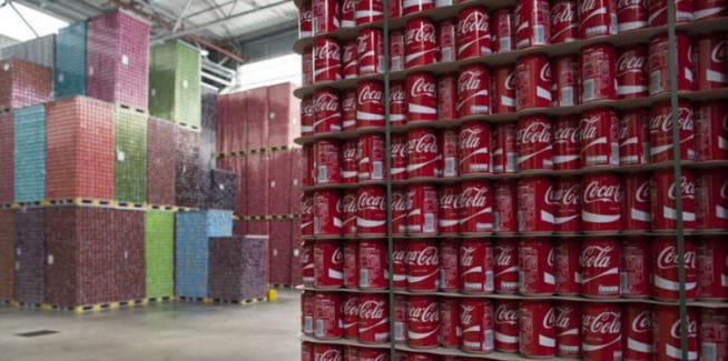 塔国家安全委员会在可口可乐公司位于杜尚别的仓库内发现大量过期饮料
