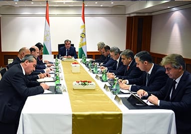 塔吉克斯坦总统拉赫蒙呼吁本国外交官在欧洲积极开展活动