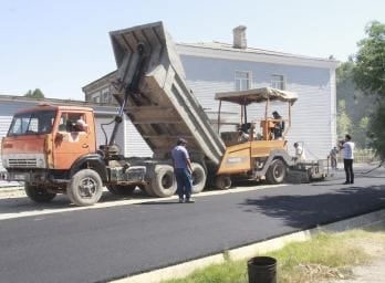 В Б.Гафурове заасфальтировали улицу Камоли Худжанди
