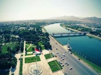 В Худжанде прошел турнир по плаванию среди детей
