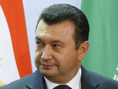 Премьер-министр ознакомился с ходом строительства ж/д участка Вахдат-Яван