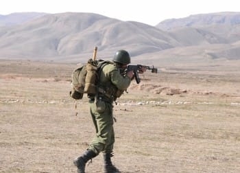 В Худжанде офицеры запаса стреляли из Калашникова