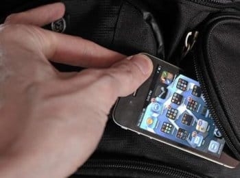 В Таджикистане за кражу дорогих мобильных телефонов задержаны две женщины