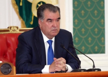 Э.Рахмон освободил от занимаемых должностей судей, опорочивших честь судьи
