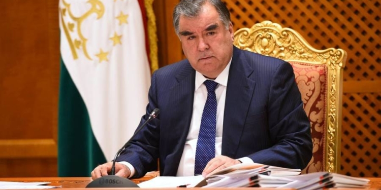 Э.Рахмон провел очередное заседание правительства