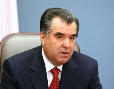 Эмомали Рахмон поздравил Тимура Зульфикарова с юбилеем