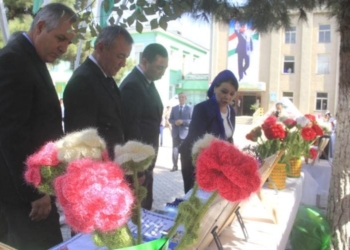Глава Б.Гафуровского района ознакомился с достижениями сферы образования
