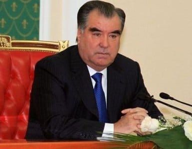Э.Рахмон вручил госнаграды представителям различных сфер