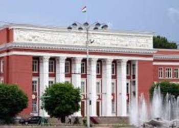 В Душанбе проходит первое после каникул заседание Совета нижней палаты парламента