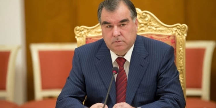 Эмомали Рахмон отправил на пенсию нескольких судей
