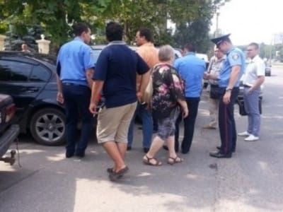 В Бишкеке водитель сбил милиционера, охранявшего трассу во время саммита