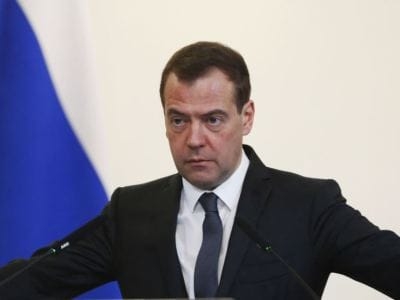 Медведев удивлен большим количеством кандидатов и докторов наук в Таджикистане