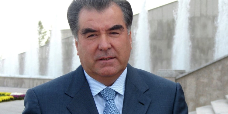 Э.Рахмон отбыл в Бишкек