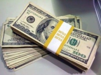 Житель Душанбе отдал гражданам Либерии $100 тыс. и 10 тыс. евро