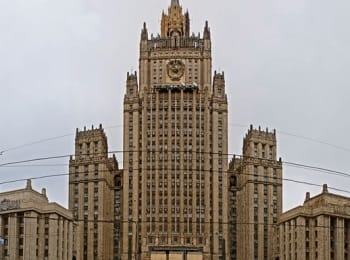 Россиянам, находящимся за рубежом, рекомендовали быть осторожными в пятницу