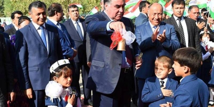 Президент провел Урок мира