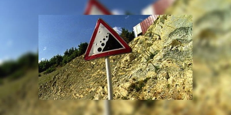 На юге Таджикистана в результате камнепада погибли три человека
