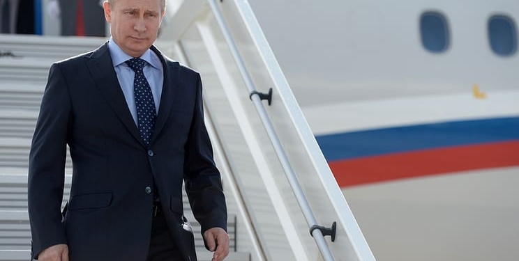 Путин возложил цветы к могиле Каримова и побеседовал с вдовой и дочерью президента
