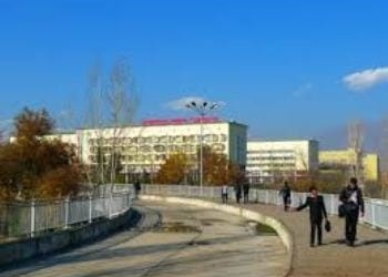 В студгородке затопило подвал общежития Таджикского национального университета