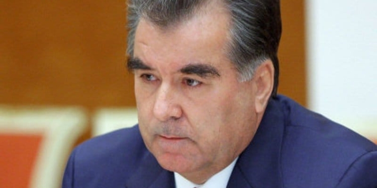 Президент поздравил таджикистанцев с Днем государственного языка