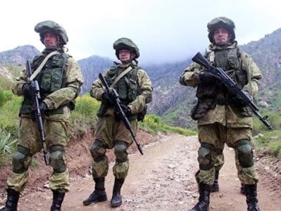 Российские военные уничтожили в горах Таджикистана условный караван с оружием