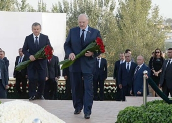 Александр Лукашенко посетил могилу Ислама Каримова