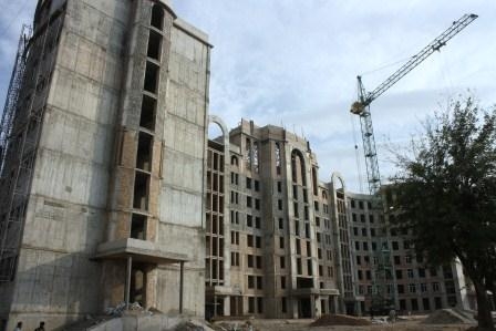 Премьер-министр ознакомился с ходом строительства нового здания Академии МВД