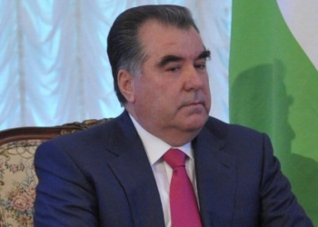 Президент ознакомился с берегоукрепительными работами в Кулябском регионе