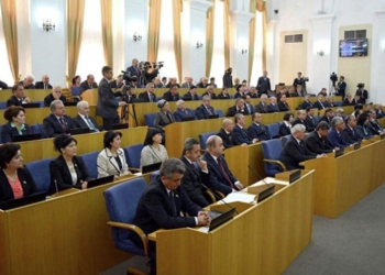 Таджикские депутаты впервые присягнули народу