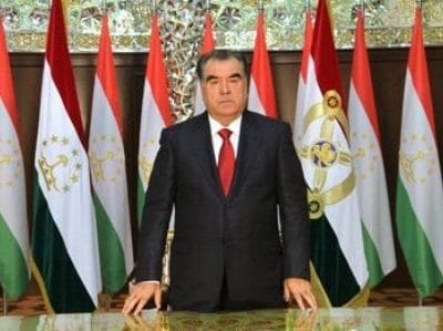 Президент поздравил таджикистанцев с Днем государственного флага