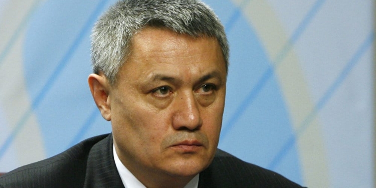 Комунальщики Худжанда сажают цветы