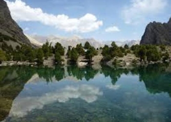 На юге Таджикистана спасатели извлекли из водоема, брошенный преступниками автомат Калашникова