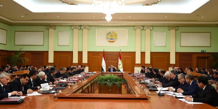 Эмомали Рахмон провел заседание правительства