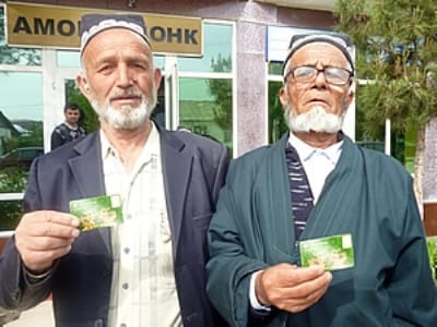 «Амонатбонк» — лидер по количеству обладателей пластиковых карт