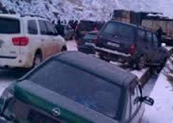Более 100 автомобилей заблокированы в результате схода снежных лавин на автодороге Душанбе-Худжанд