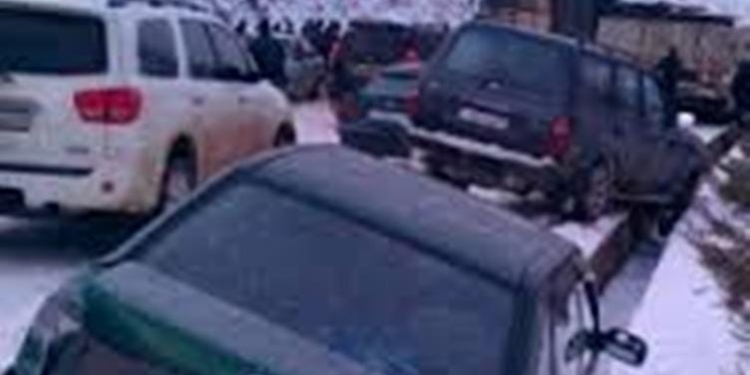 Более 100 автомобилей заблокированы в результате схода снежных лавин на автодороге Душанбе-Худжанд