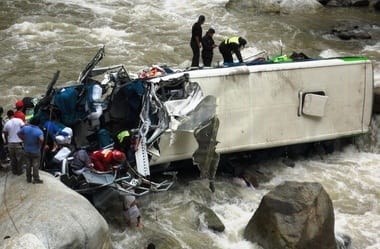 В Дарвазе грузовик сорвался с обрыва. Водитель погиб на месте ДТП
