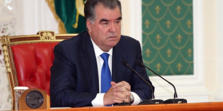 Эмомали Рахмон сменил начальника Главного архивного управления при правительстве РТ