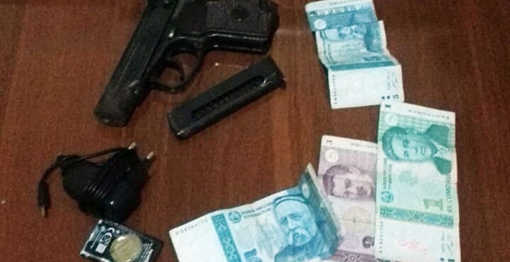 Сотрудники узбекских спецслужб задержали гражданина Таджикистана с наркотиками и оружием