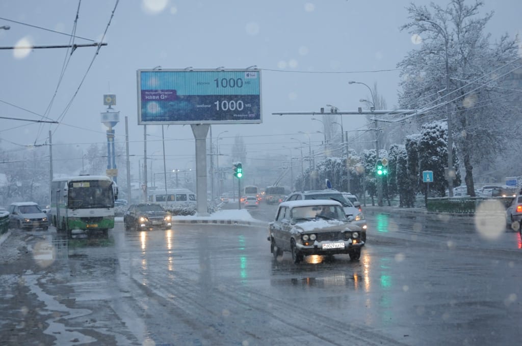 Погода душанбе 7. Снег в Таджикистане. Душанбе климат. Душанбе дождь. Погода в Душанбе.