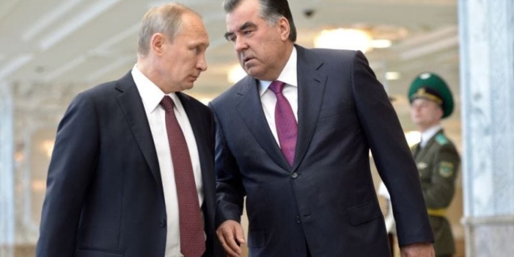 С чем Путин едет к нам? Мнения таджикских экспертов