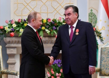 Президент России вручил лидеру Таджикистана орден Александра Невского (фото)