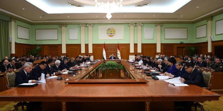Эмомали Рахмон провел очередное заседание правительства