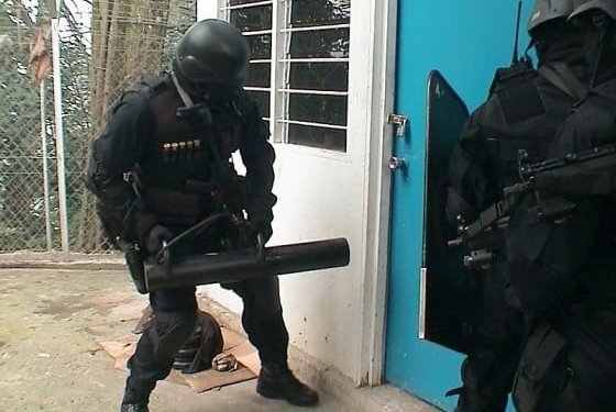 Сенаторы отправили на доработку закон, дающий право спецслужбам входить в дома граждан без разрешения
