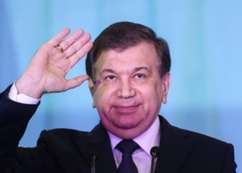Президент Узбекистана принял в гражданство 15 уроженцев Таджикистана