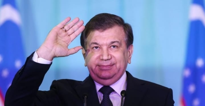 Президент Узбекистана принял в гражданство 15 уроженцев Таджикистана