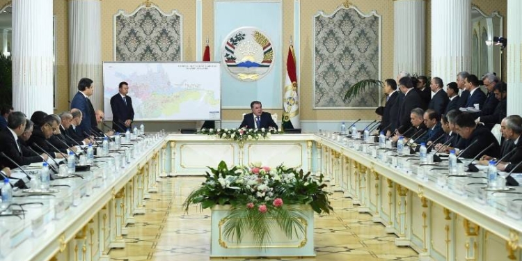 Э.Рахмон поручил строить противолавинные галереи на опасных участках (обновлено)