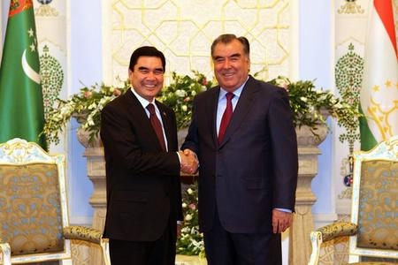 Президент Таджикистана поздравил Гурбангулы Бердымухаммедова
