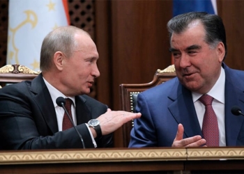 Владимир Путин наградил Эмомали Рахмона орденом Александра Невского