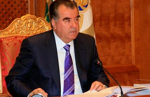 Э.Рахмон отправил в отставку трех судей
